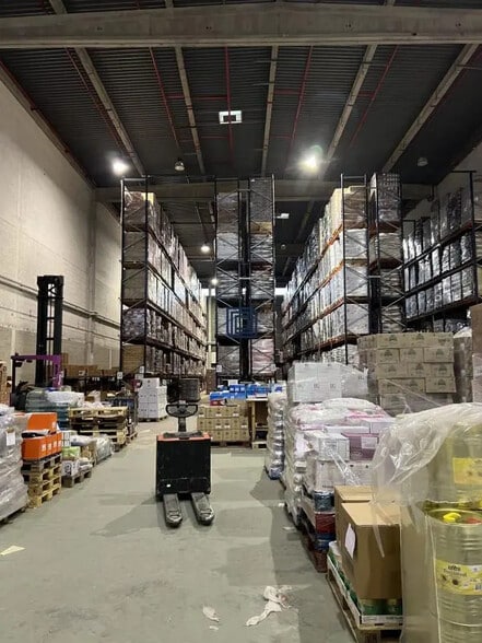 Industrial in Orly for lease - Interior Photo - Image 1 of 2