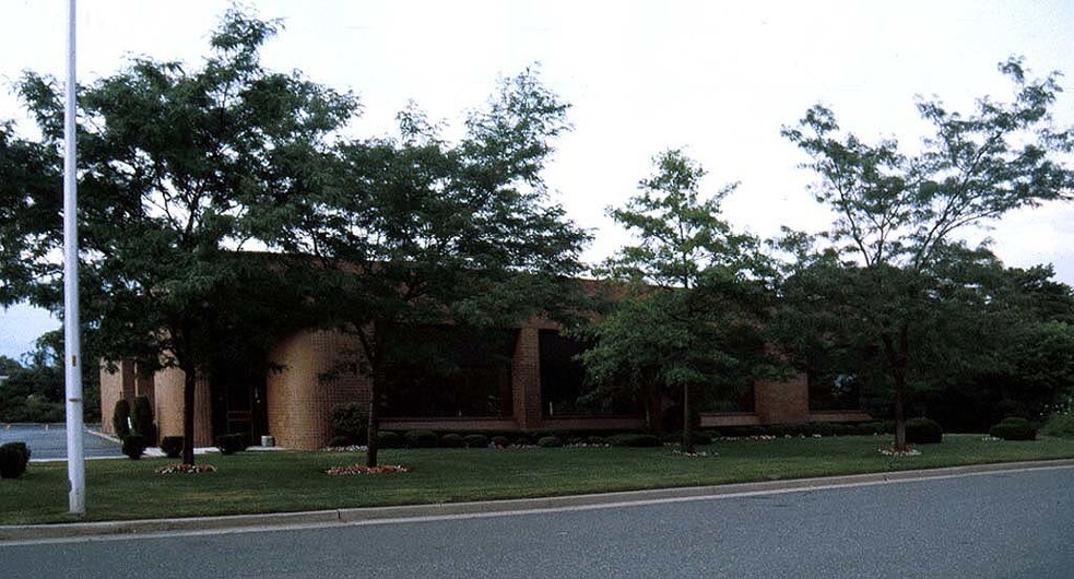 45 Banfi Plz, Farmingdale, NY à louer - Photo principale - Image 2 de 7