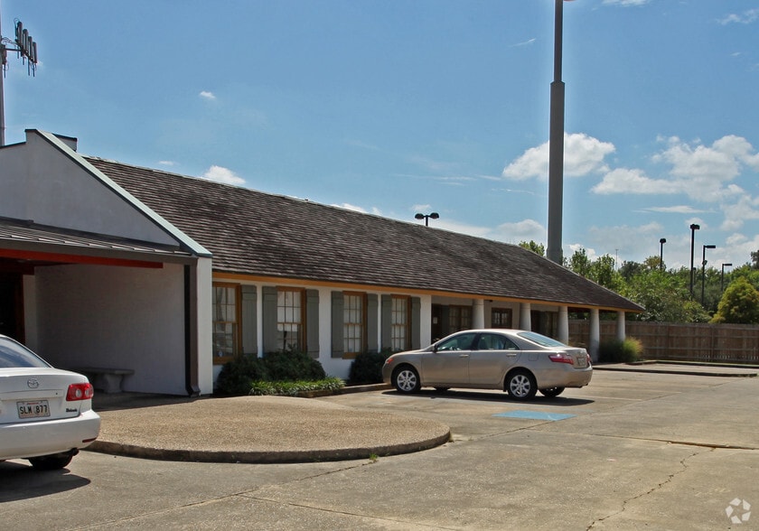 8146 One Calais Ave, Baton Rouge, LA for lease - Building Photo - Image 2 of 2
