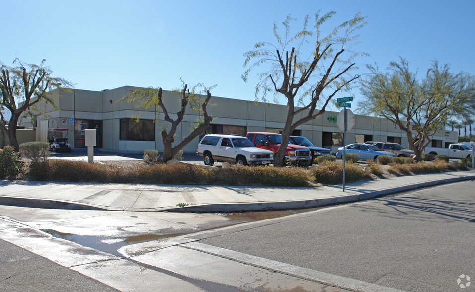 77-775 Jackal Dr, Palm Desert, CA for lease - Building Photo - Image 2 of 15