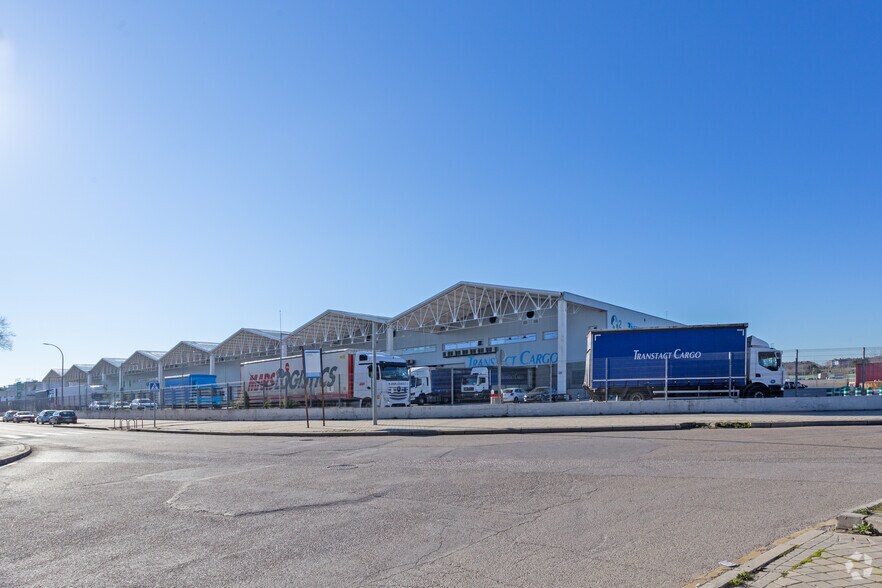 Industriel dans Coslada, Madrid à louer - Photo du bâtiment - Image 2 de 9