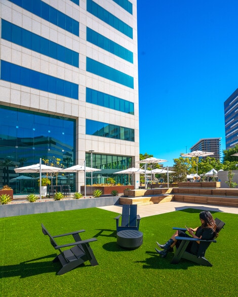 801 N Brand Blvd, Glendale, CA for lease - Building Photo - Image 2 of 11