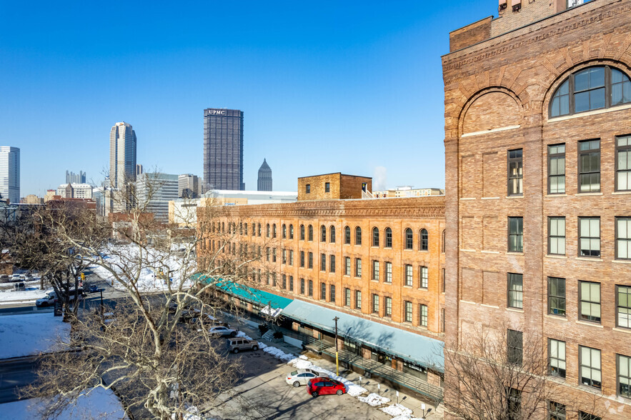 1401 Forbes Ave, Pittsburgh, PA à louer - Photo du bâtiment - Image 2 de 4