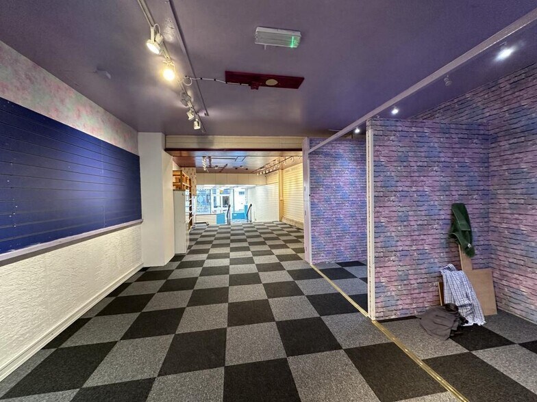 15 High Street, Barnstaple à vendre - Photo du bâtiment - Image 3 de 4