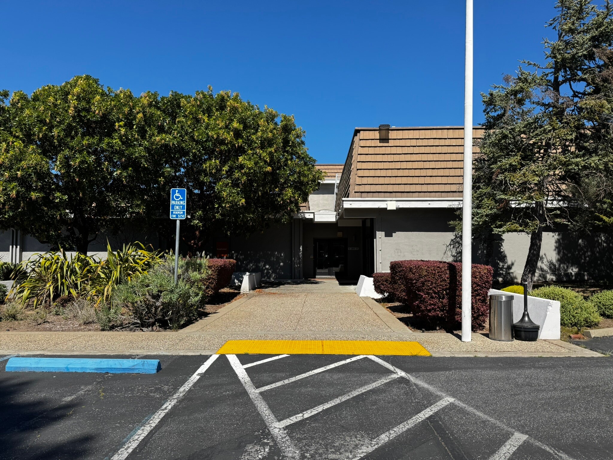 19 Davis Dr, Belmont, CA for lease Primary Photo- Image 1 of 16