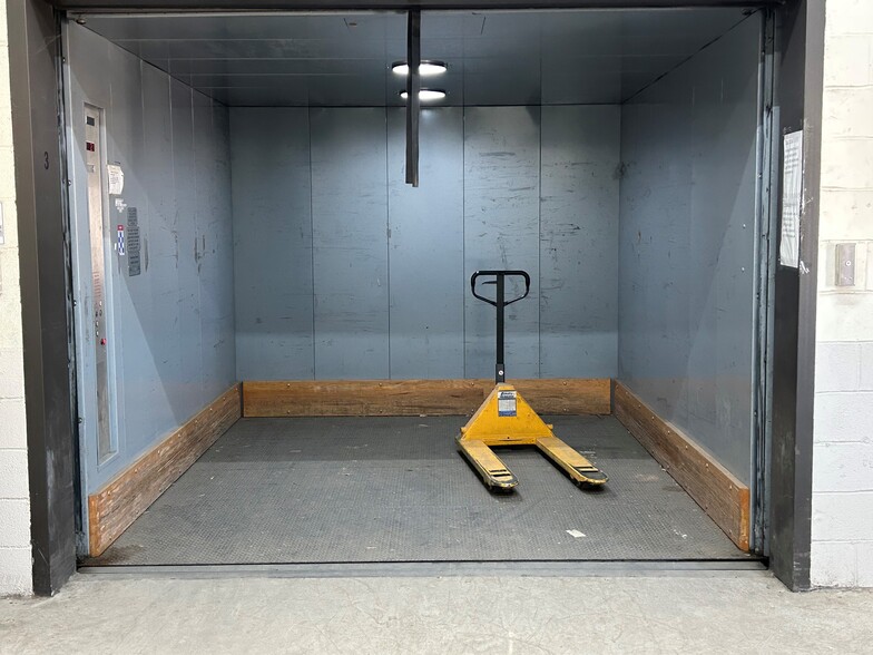 450 Murray Hill Pky, East Rutherford, NJ à louer - Photo du bâtiment - Image 3 de 5