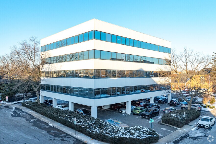 100 N Centre Ave, Rockville Centre, NY à louer - Photo du bâtiment - Image 3 de 5