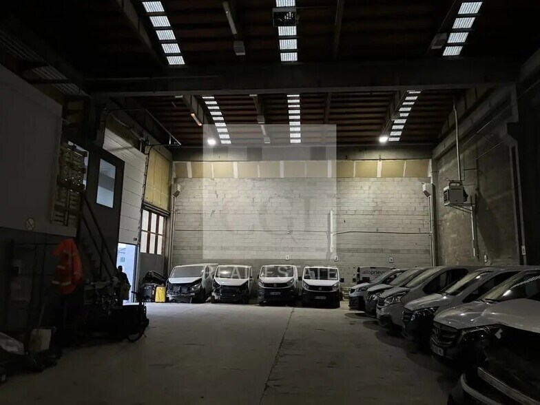 Bureau dans Saint-Priest à louer - Photo du bâtiment - Image 3 de 7