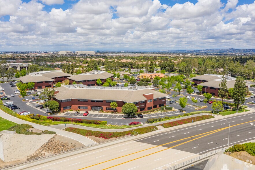 4010 Barranca Pky, Irvine, CA à louer - Aérien - Image 2 de 5