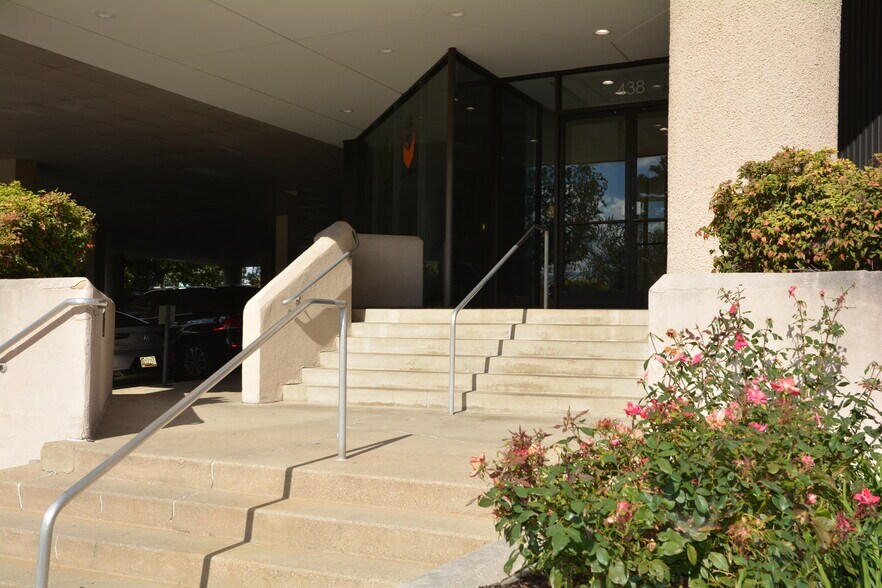 438 N Frederick Ave, Gaithersburg, MD à vendre - Photo du bâtiment - Image 2 de 51