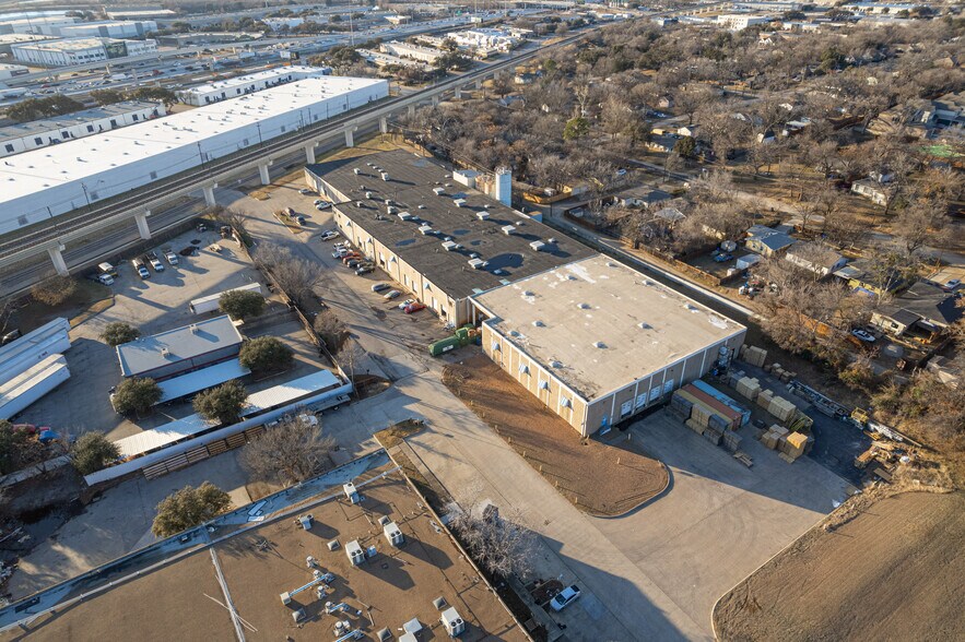 1420 Vinylex Dr, Carrollton, TX à vendre - Photo du bâtiment - Image 2 de 10