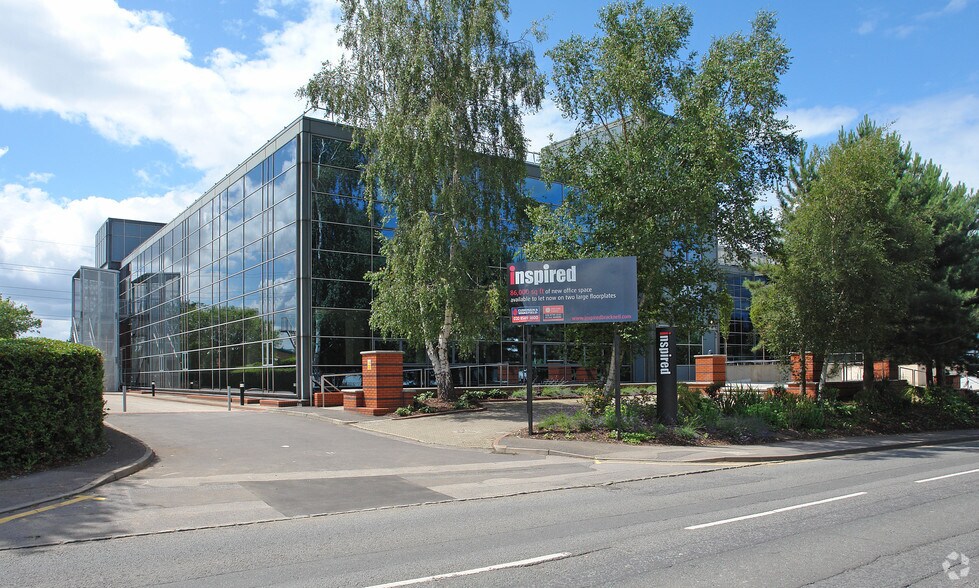 Easthampstead Rd, Bracknell à louer - Photo du bâtiment - Image 2 de 5