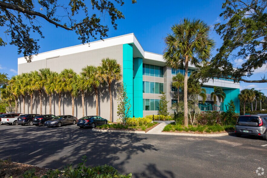 550 N Reo St, Tampa, FL à louer - Photo du bâtiment - Image 3 de 9