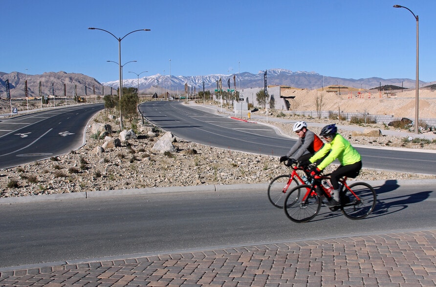 Kyle Canyon & Oso Blanca Roads, Las Vegas, NV à vendre - Photo du bâtiment - Image 2 de 2