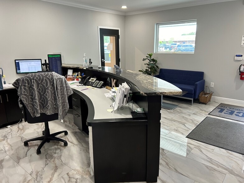 150 Dog Track Rd, Longwood, FL for sale - Interior Photo - Image 3 of 12