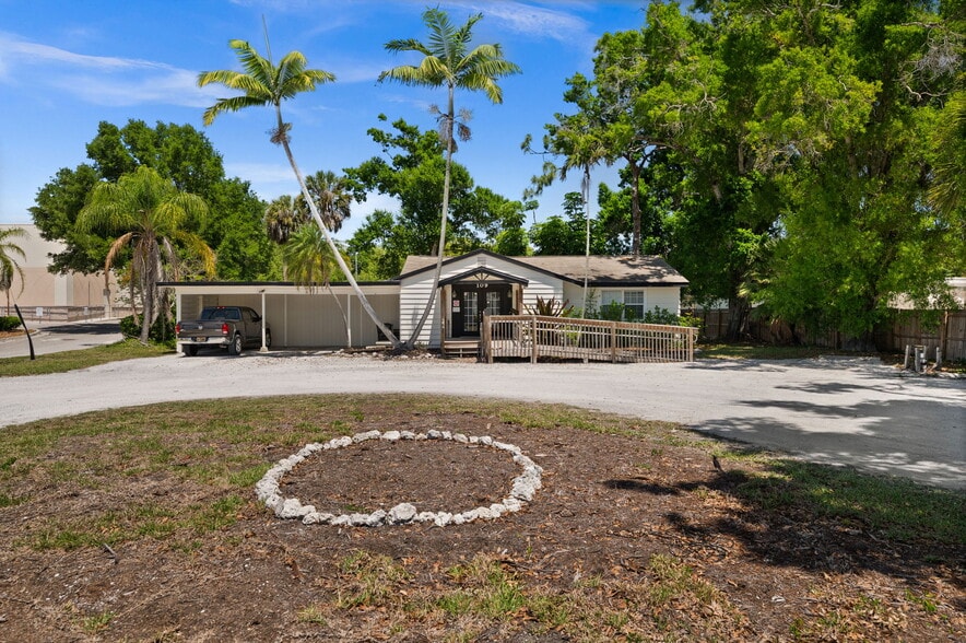 109 Laurel Rd, Nokomis, FL for sale - Building Photo - Image 3 of 5