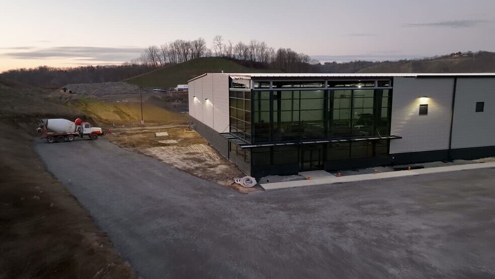 2267 Todd Rd, Aliquippa, PA à louer - Vidéo sur l’inscription commerciale - Image 2 de 12