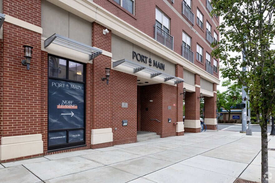 1 N Main St, Port Chester, NY à louer - Photo du bâtiment - Image 3 de 22