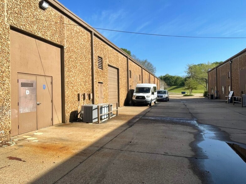 3 Old River Pl, Jackson, MS à louer - Photo du bâtiment - Image 3 de 5