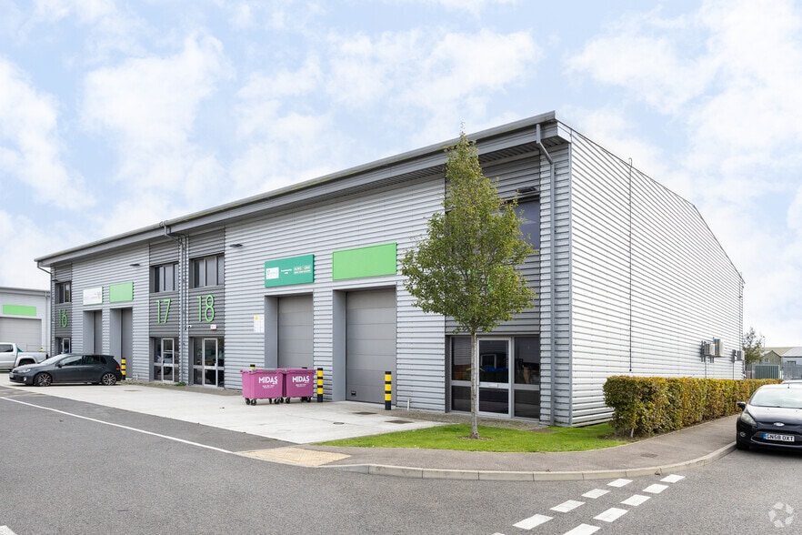 Carlton Rd, Ashford for lease - Primary Photo - Image 1 of 14