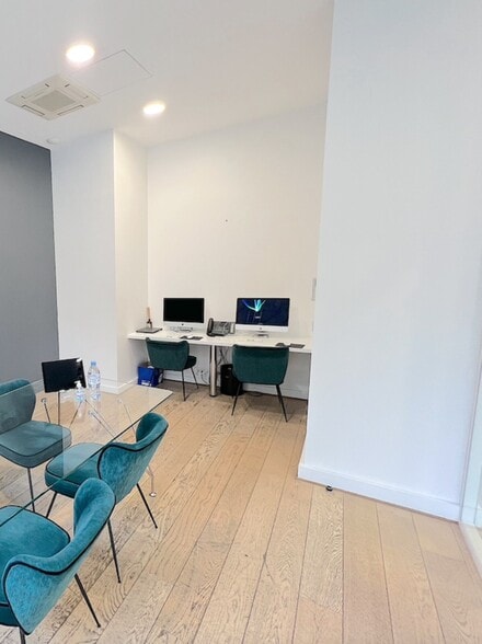 Retail in Paris for sale - Building Photo - Image 1 of 7