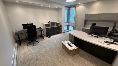 10 Donald St, Winnipeg, MB à louer Photo du bâtiment- Image 2 de 7