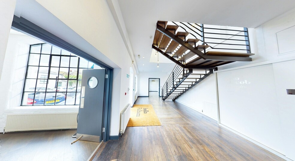 158 Hurlingham Rd, London for sale - Building Photo - Image 3 of 9