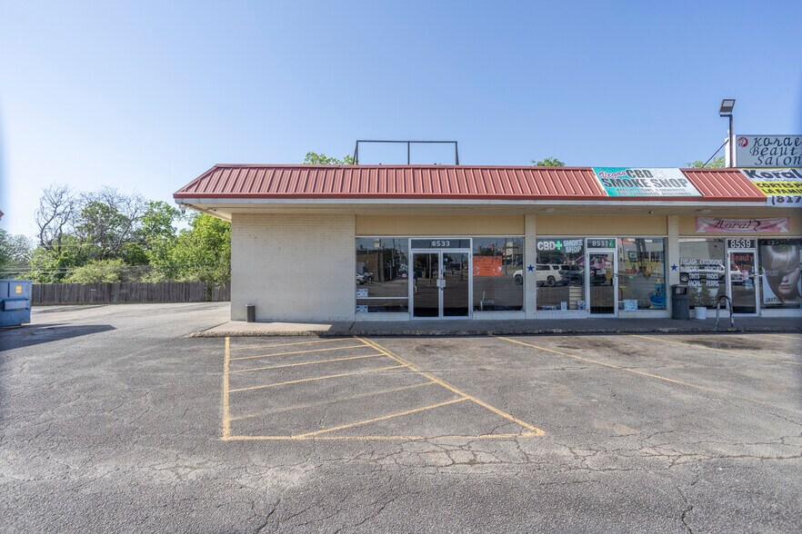 3421 Cimmaron Trl, Fort Worth, TX for lease - Building Photo - Image 2 of 5