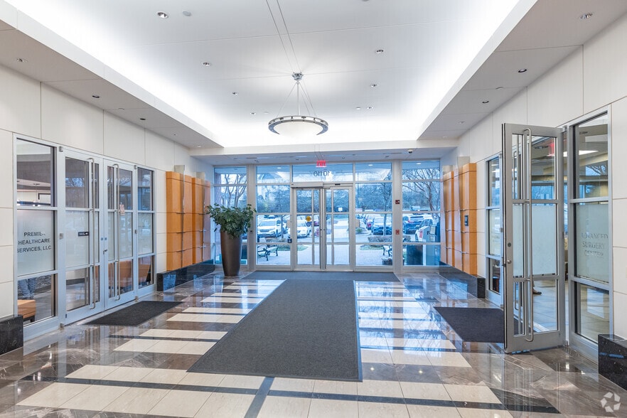 10110 Molecular Dr, Rockville, MD for lease - Lobby - Image 2 of 5