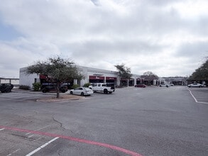 8666 Huebner Rd, San Antonio, TX for lease Interior Photo- Image 1 of 2