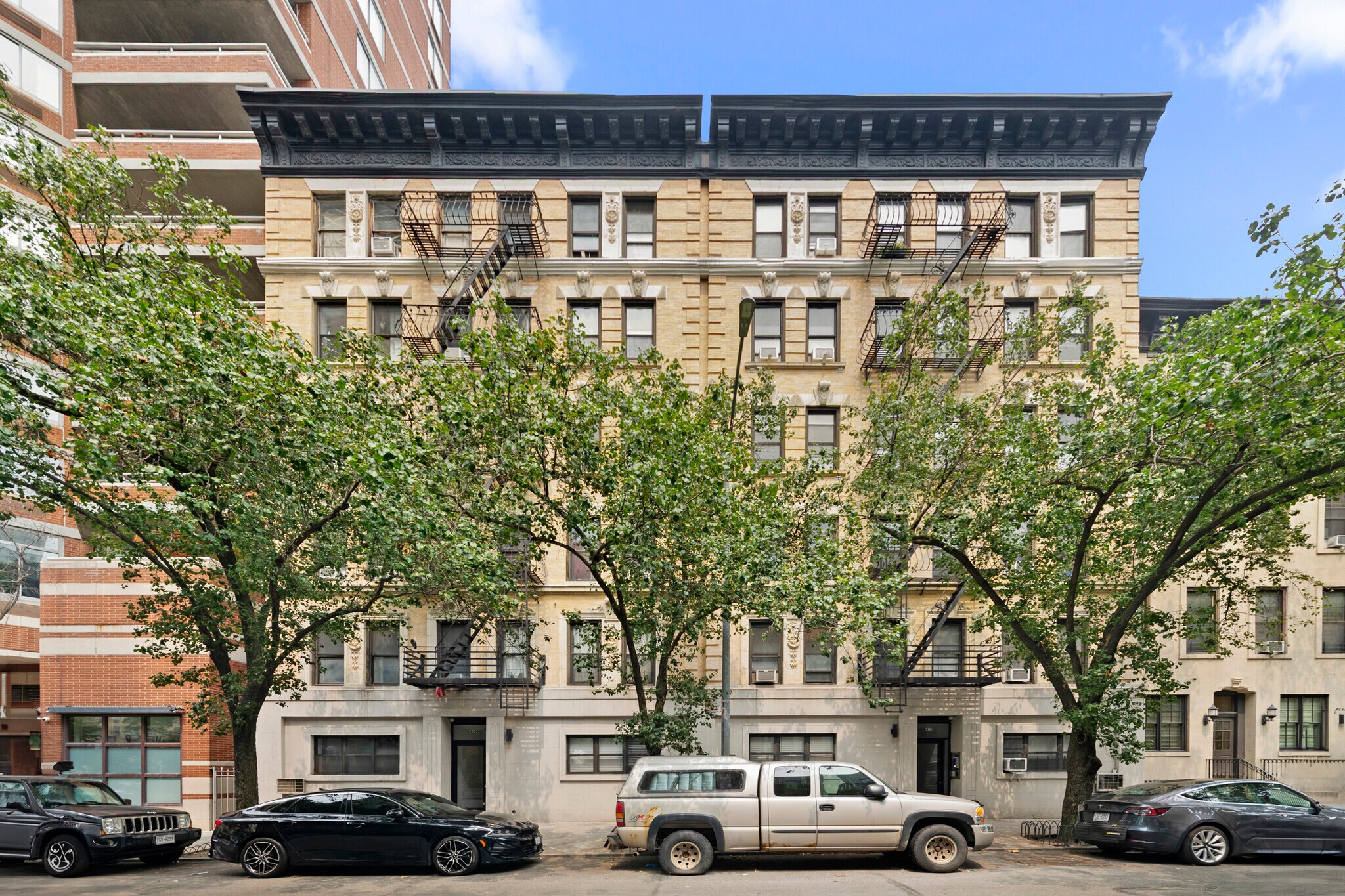 409-413 E 84th St, New York, NY à vendre Photo du bâtiment- Image 1 de 13