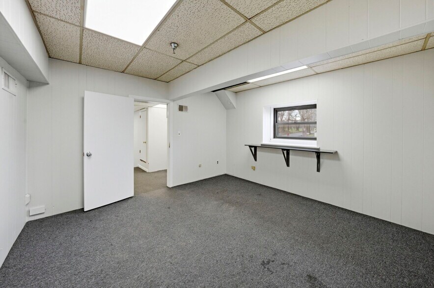 801 Jerusalem Rd, Scotch Plains, NJ à louer - Photo du bâtiment - Image 3 de 22