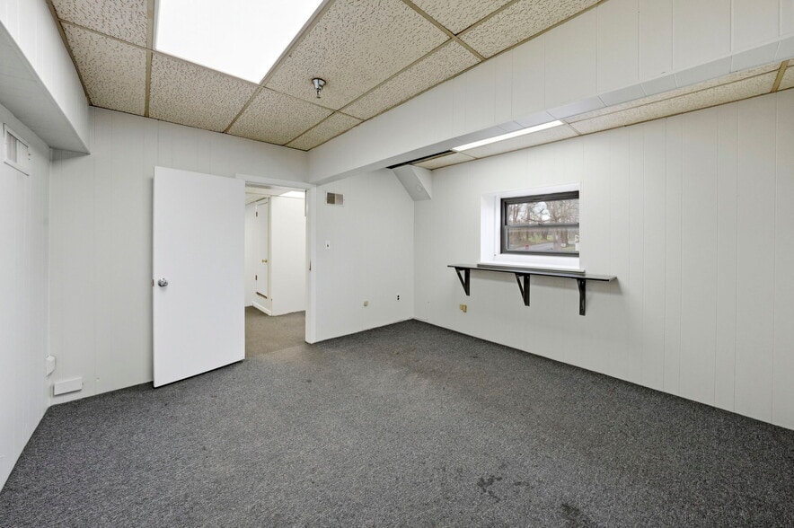 801 Jerusalem Rd, Scotch Plains, NJ à louer - Photo du bâtiment - Image 3 de 22
