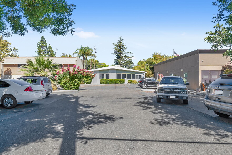 812 Court St, Woodland, CA for sale - Building Photo - Image 3 of 19