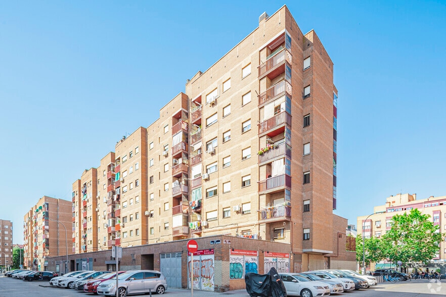 Calle del Puerto de Galapagar, 6-10, Madrid, Madrid à louer - Photo du bâtiment - Image 2 de 3