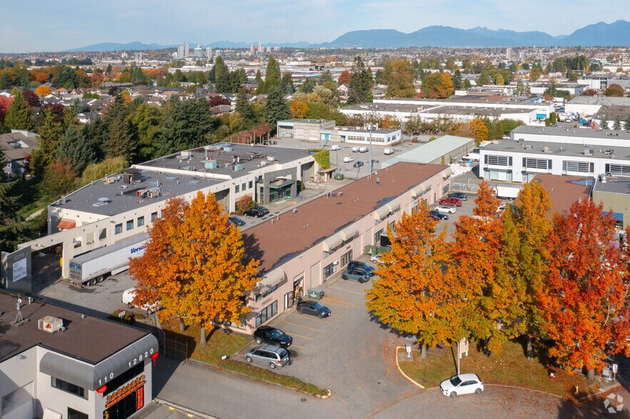 12811 Clarke Pl, Richmond, BC à louer - Photo du bâtiment - Image 2 de 4