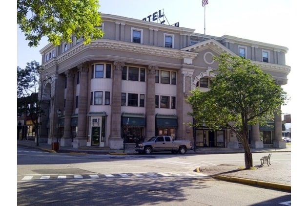 25 Hartford St, Rumford, ME for lease - Building Photo - Image 2 of 15