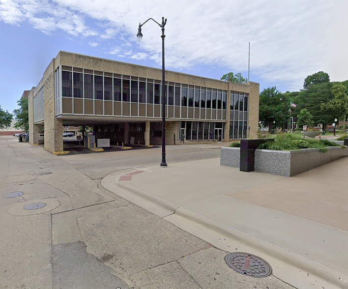 270 W 7th St, Dubuque, IA for sale - Primary Photo - Image 1 of 2