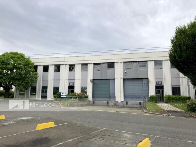 Flex dans Osny à louer - Photo du bâtiment - Image 1 de 7