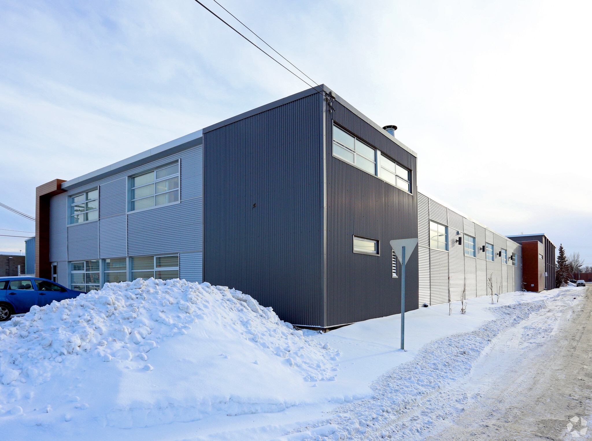 Sheffield Industrial portfolio of 3 properties for sale on LoopNet.ca Primary Photo- Image 1 of 4