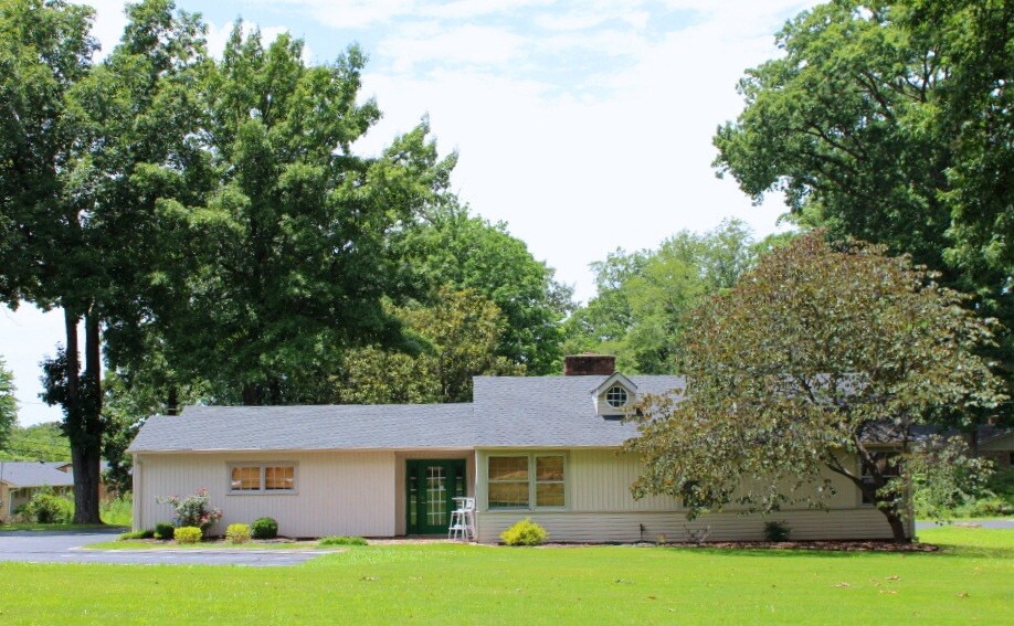 2797 N Highland Ave, Jackson, TN à louer - Photo principale - Image 1 de 5