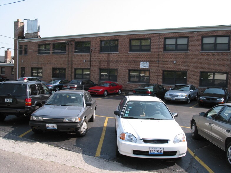 5875 N Lincoln Ave, Chicago, IL à louer - Photo du bâtiment - Image 2 de 5