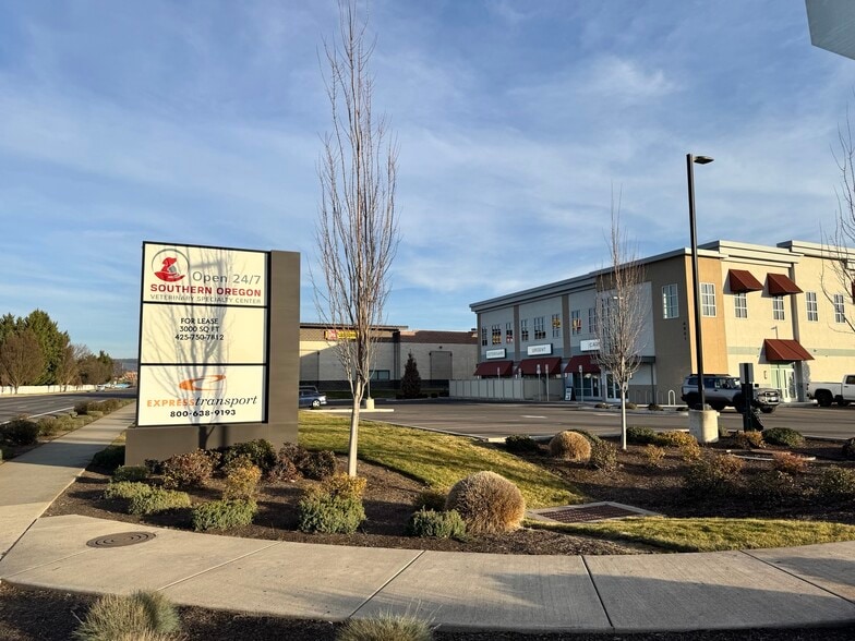 4801 Biddle Rd, Central Point, OR for lease - Building Photo - Image 3 of 16