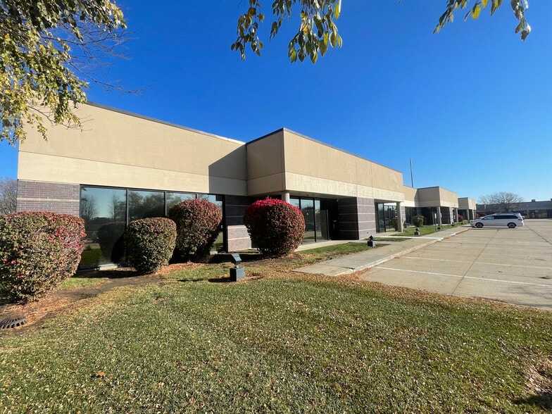 8191 Birchwood Ct, Johnston, IA for lease - Building Photo - Image 2 of 8