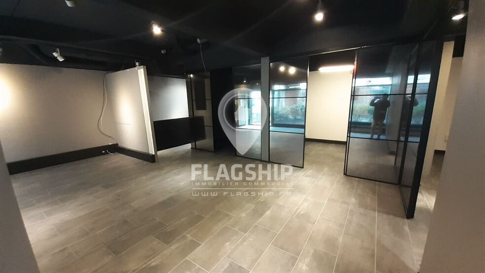 Retail in Paris for lease - Interior Photo - Image 3 of 9