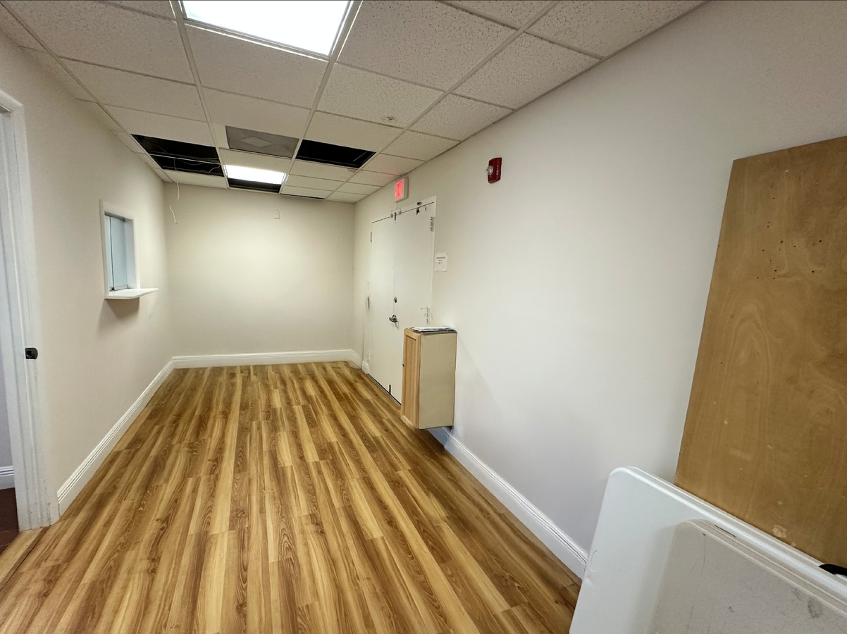 2450 Hollywood Blvd, Hollywood, FL 33020 - Unit 605 -  - Interior Photo - Image 1 of 7