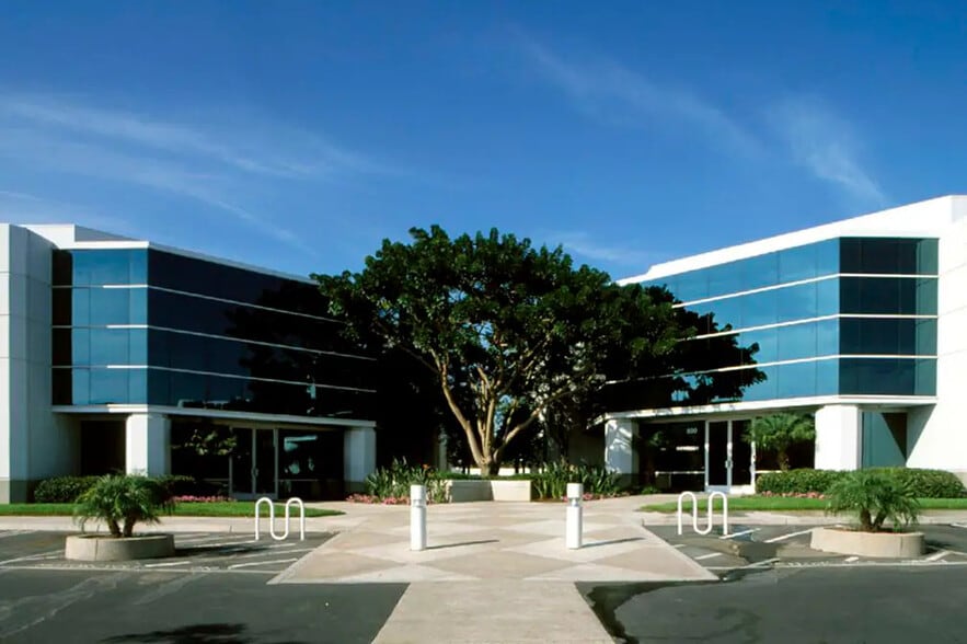 142 Technology Dr, Irvine, CA à louer - Photo du bâtiment - Image 1 de 1