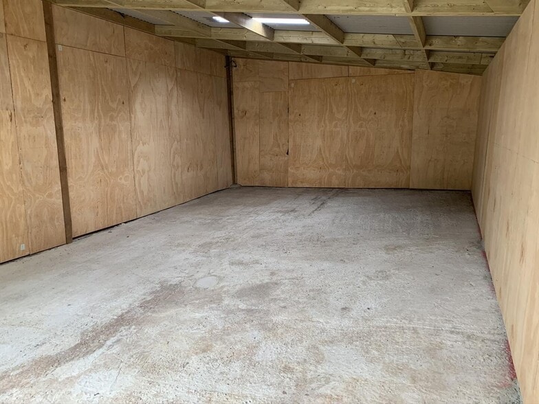 Unit 1 Pyes Bridge Farm, Felsted for lease - Interior Photo - Image 3 of 4