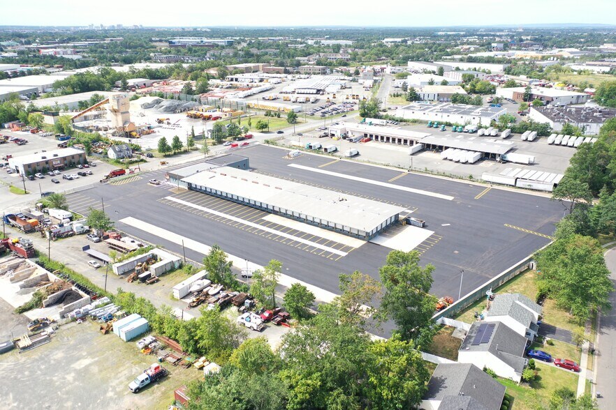 445 Hollywood Ave, South Plainfield, NJ à louer - Photo du bâtiment - Image 3 de 6