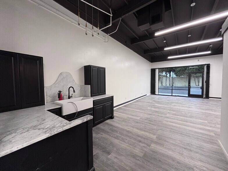 9210 Katella Ave, Garden Grove, CA à louer - Photo intérieure - Image 3 de 17